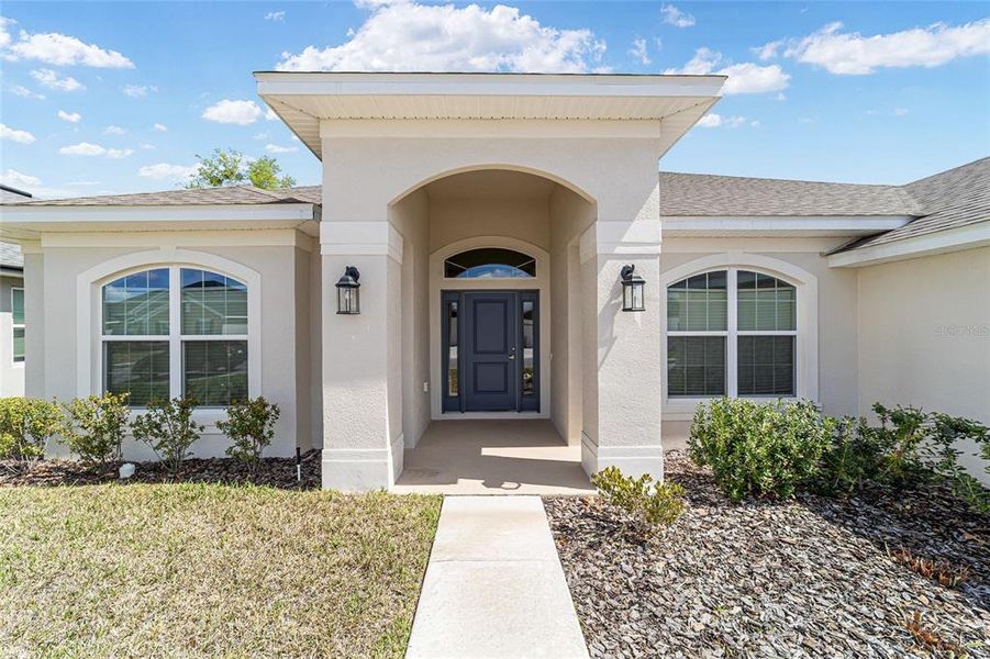 Exterior details and patio area of a home in Brookhaven, Ocala (Image 4).