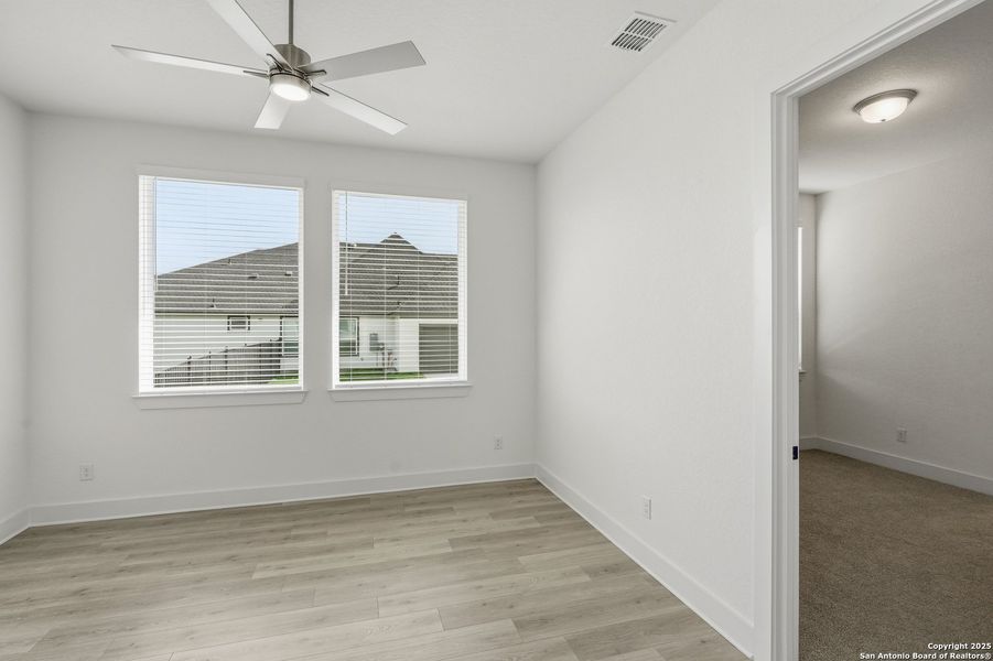 Spacious, unfurnished interior of a new home in Sienna Lakes, San Antonio (Image 41). Spacious, unfurnished interior of a new home in Sienna Lakes, San Antonio (Image 41).