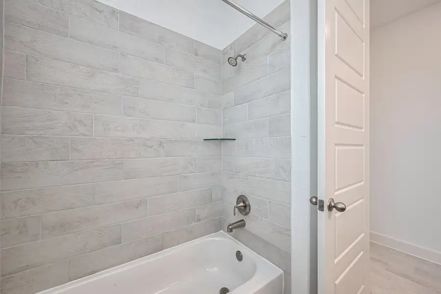 Representative furnished interior of a home built from the Floor Plan 2620 by Colina Homes in Woodland Lakes, Huffman (Image 15). Representative furnished interior of a home built from the Floor Plan 2620 by Colina Homes in Woodland Lakes, Huffman (Image 15).