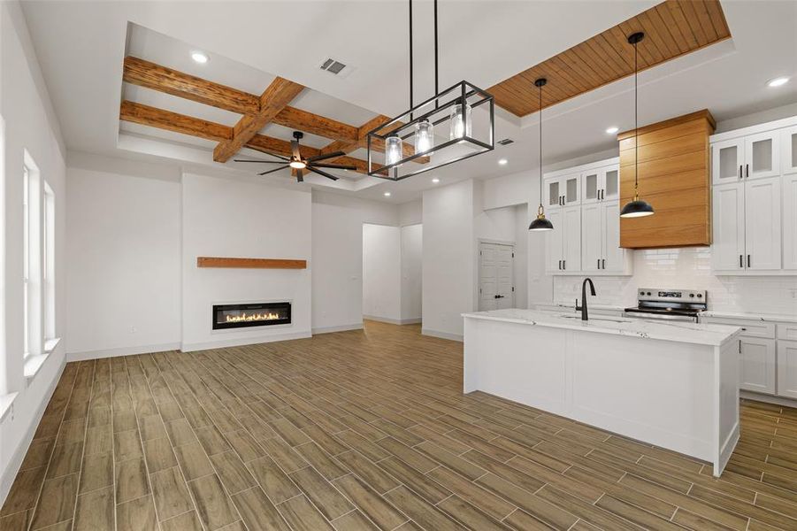 Spacious, unfurnished interior of a new home in , Granbury (Image 5). Spacious, unfurnished interior of a new home in , Granbury (Image 5).