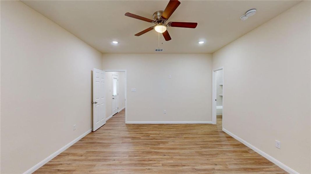 Spacious, unfurnished interior of a new home in , Justin (Image 21).
