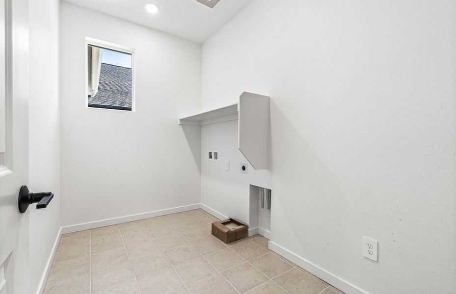 Spacious, unfurnished interior of a new home in Independence, Elizabeth (Image 15).