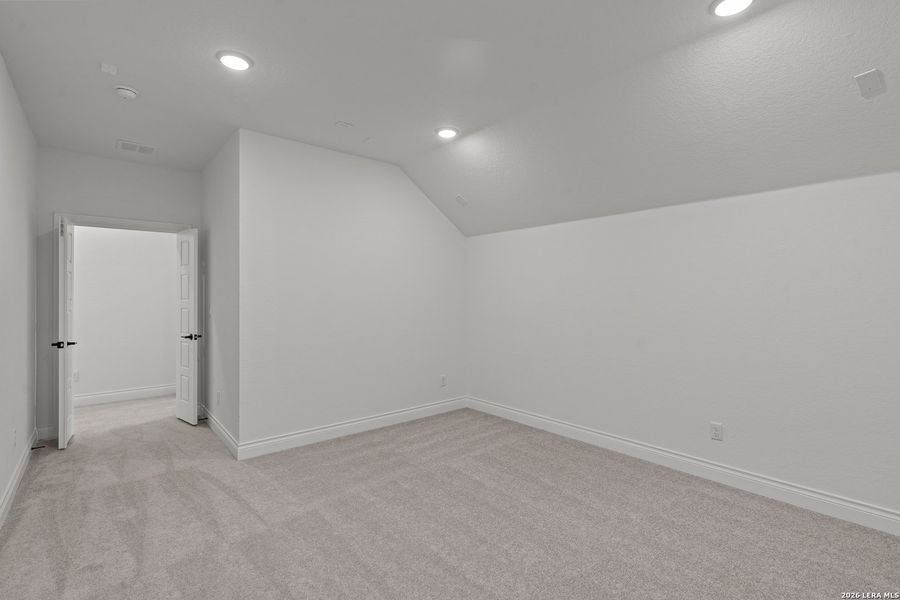 Spacious, unfurnished interior of a new home in Bison Ridge, San Antonio (Image 22).