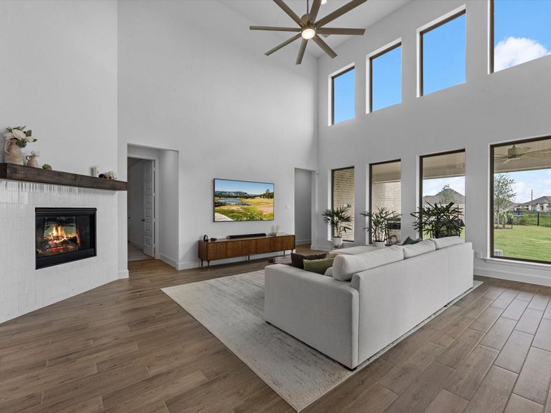 Furnished interior view inside a new home in Valencia, Manvel (Image 8).