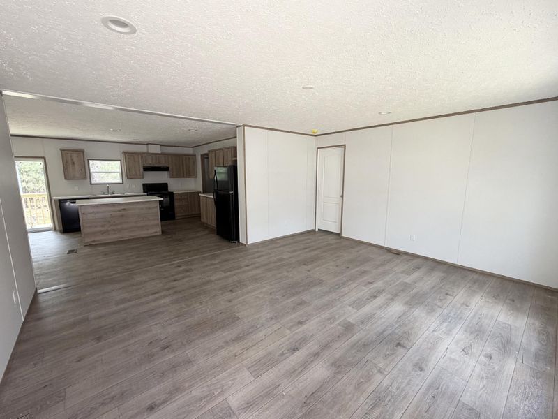 Spacious, unfurnished interior of a new home in , Walterboro (Image 4).
