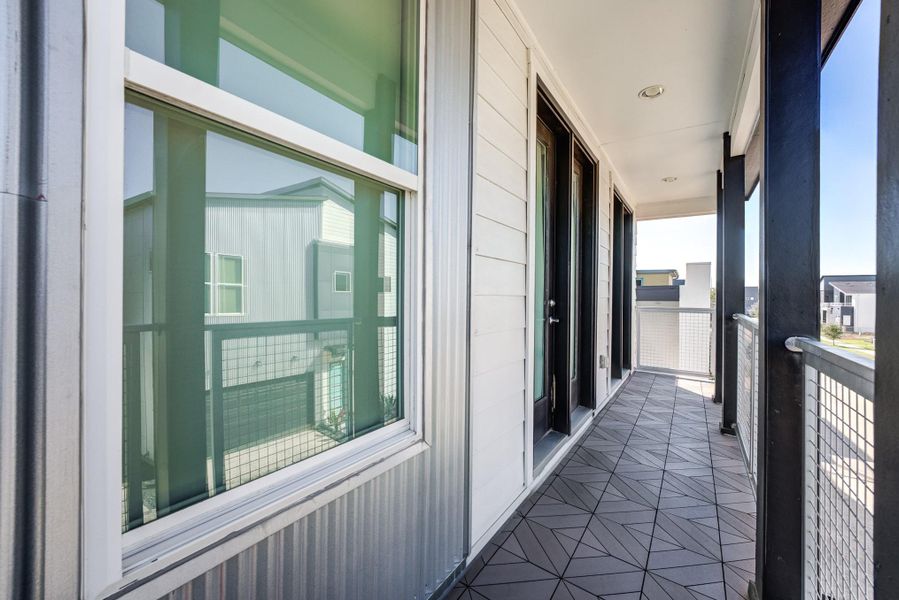 Exterior details and patio area of a home in Avondale, Houston (Image 31).
