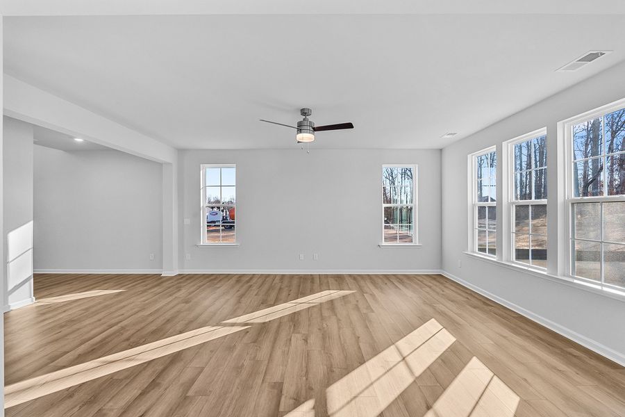 Spacious, unfurnished interior of a new home in Fieldstone, Lexington (Image 22).