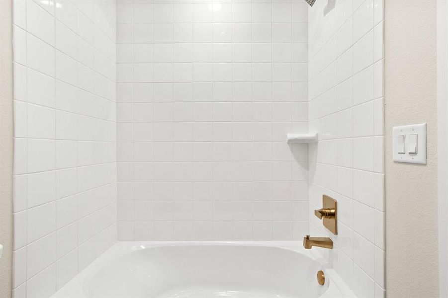 028-2028AldrichRoad-Celina-TX-75009-Bathroom3.jpg-SMALL