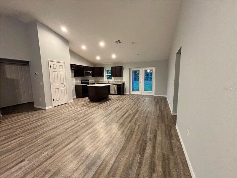 Spacious, unfurnished interior of a new home in , Belleview (Image 10).