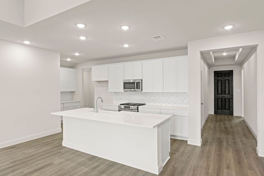 Furnished interior view inside a new home in Creekside, Royse City (Image 10).