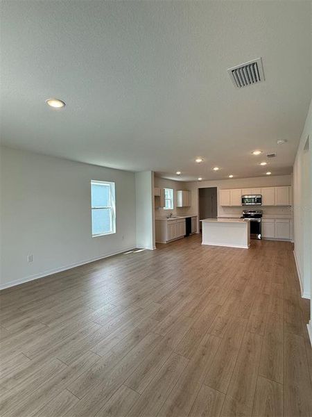 Spacious, unfurnished interior of a new home in Broadleaf, Parrish (Image 8).