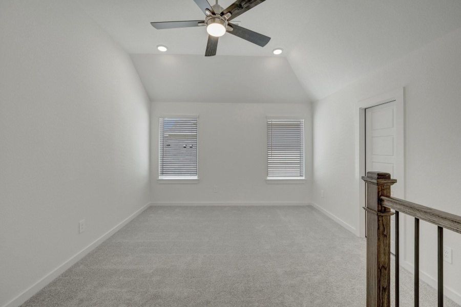 Spacious, unfurnished interior of a new home in Lone Star Landing, Montgomery (Image 25).