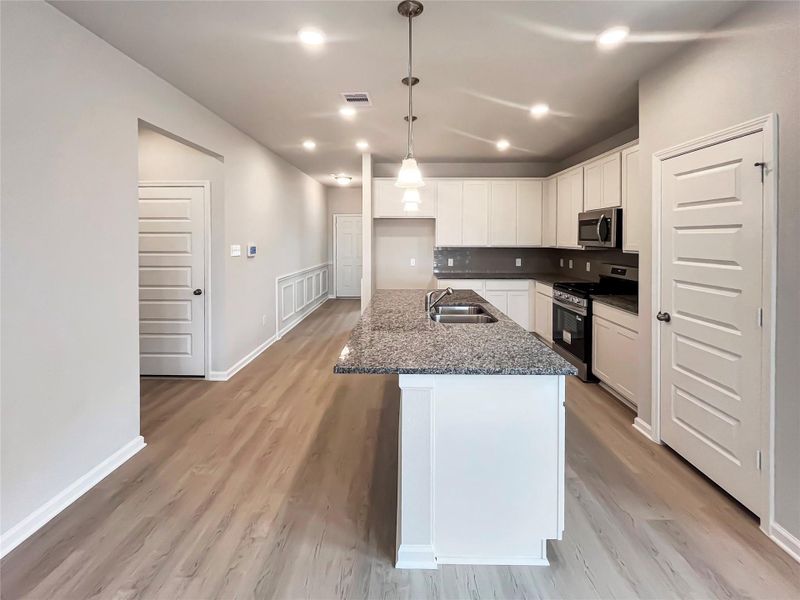 The Oakshire II- Kitchen The Oakshire II- Kitchen