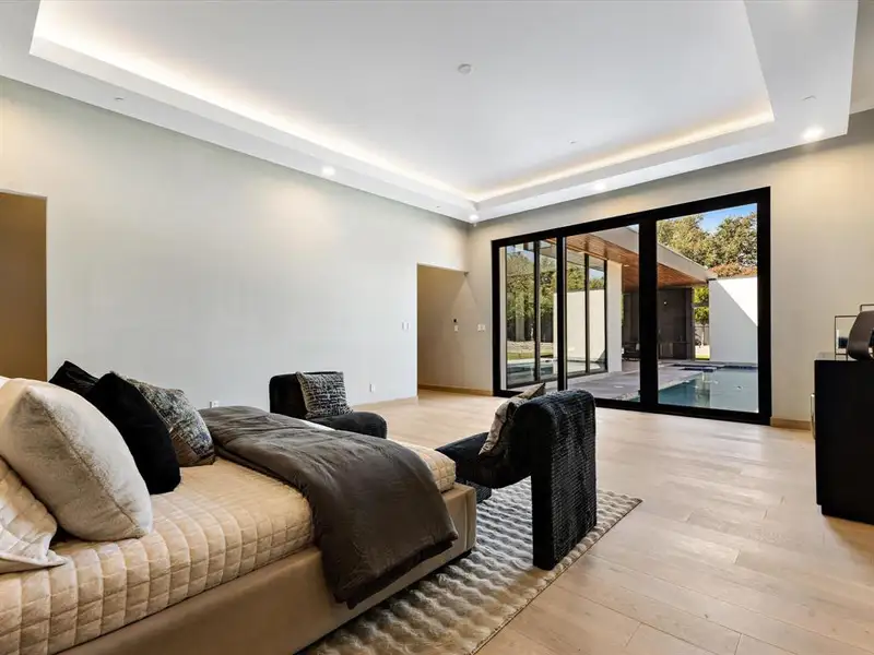 Furnished interior view inside a new home in , Dallas (Image 7).