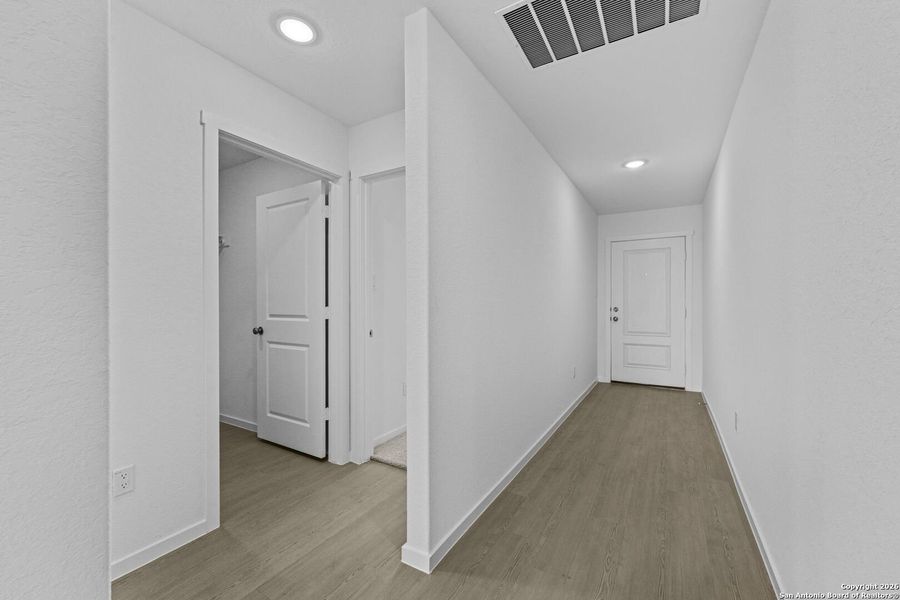 Spacious, unfurnished interior of a new home in Voss Farms, New Braunfels (Image 12).