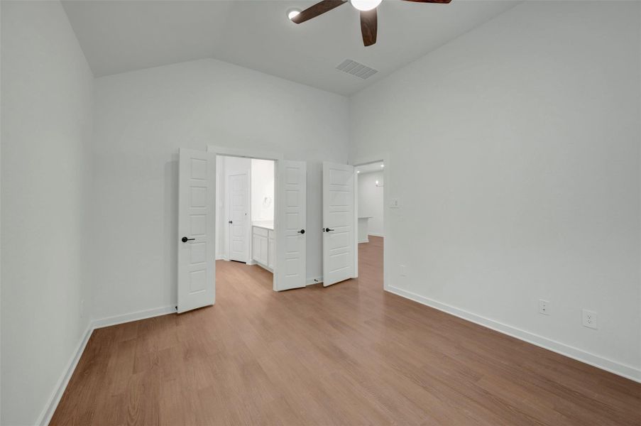 Spacious, unfurnished interior of a new home in Sorella, Tomball (Image 40).