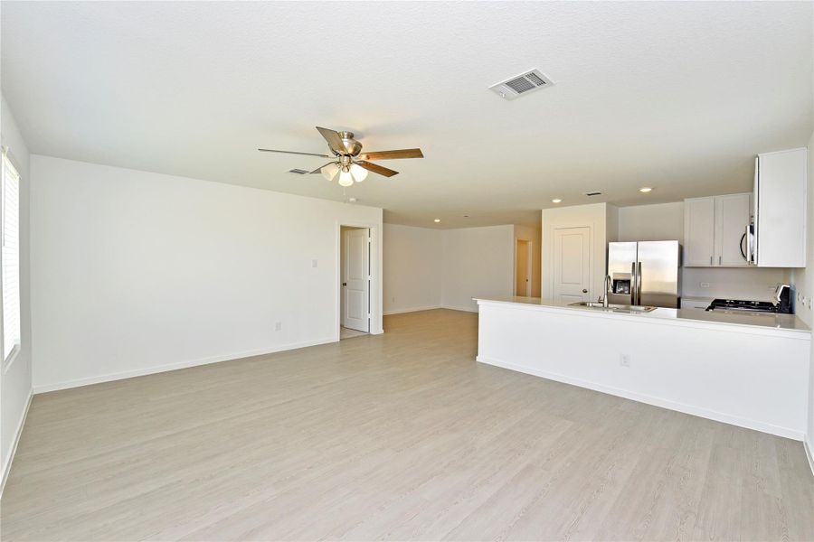 Spacious, unfurnished interior of a new home in Grand Oaks Reserve, Cleveland (Image 28). Spacious, unfurnished interior of a new home in Grand Oaks Reserve, Cleveland (Image 28).