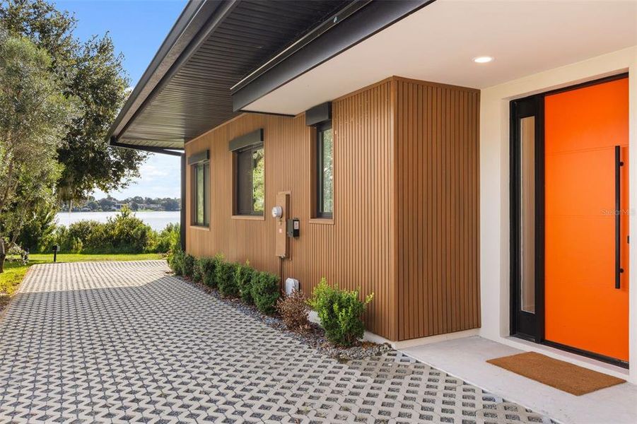 Exterior details and patio area of a home in , Windermere (Image 3).