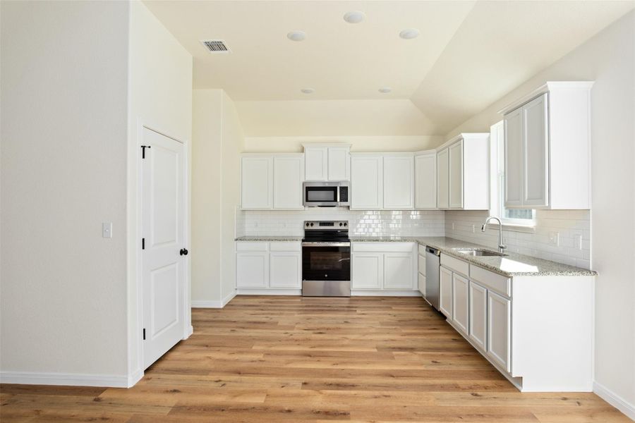 Furnished interior view inside a new home in , Temple (Image 11).