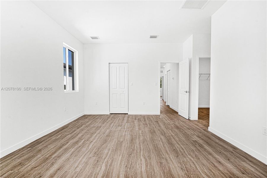 Spacious, unfurnished interior of a new home in , Miami (Image 92).
