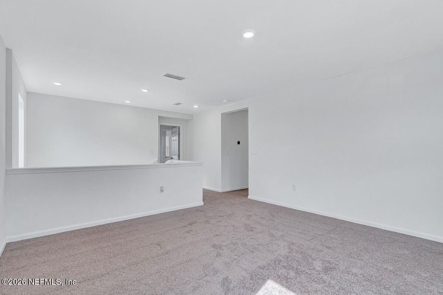 Spacious, unfurnished interior of a new home in Panther Creek, Jacksonville (Image 13).