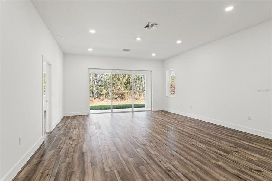 Spacious, unfurnished interior of a new home in , Weeki Wachee (Image 36).