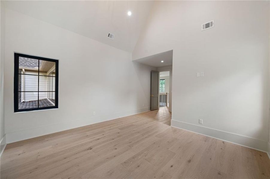 Spacious, unfurnished interior of a new home in , Dunwoody (Image 24).