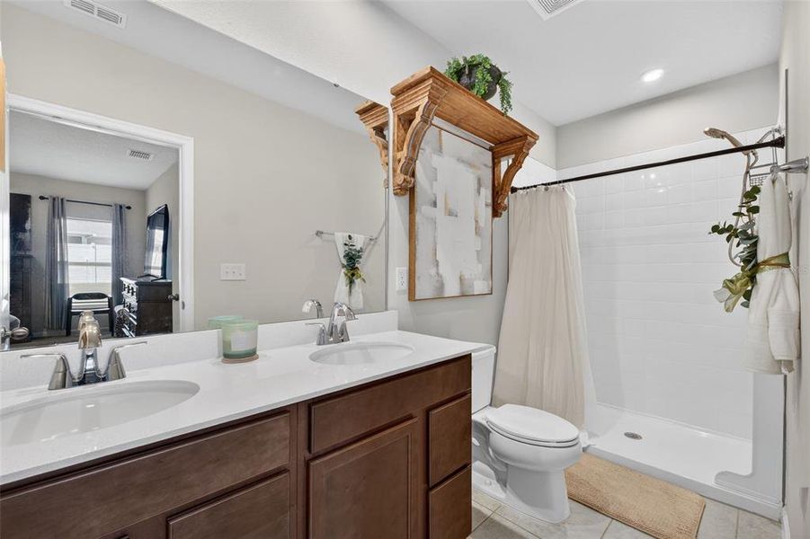 Image 63 of a home in Laurel Glen.