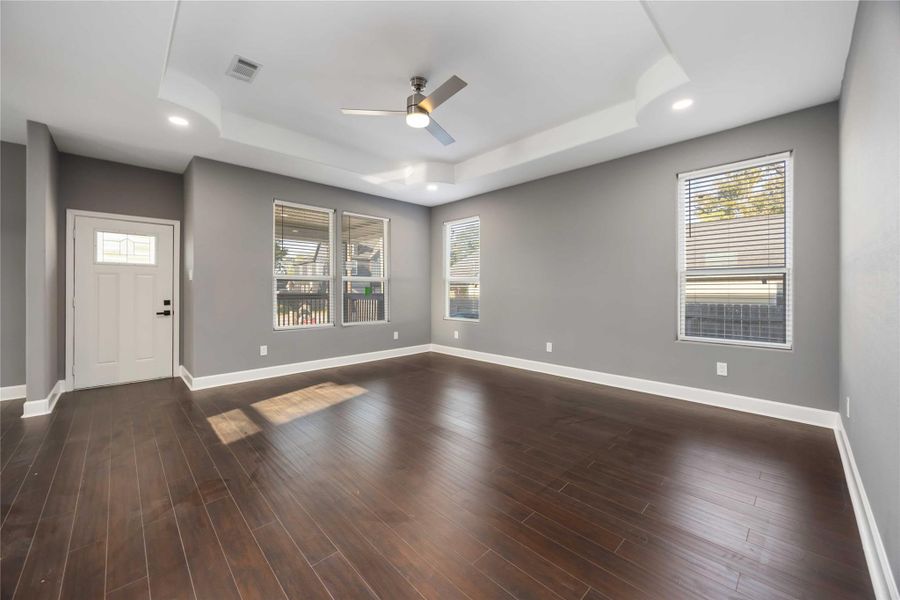 Spacious, unfurnished interior of a new home in , Houston (Image 19).