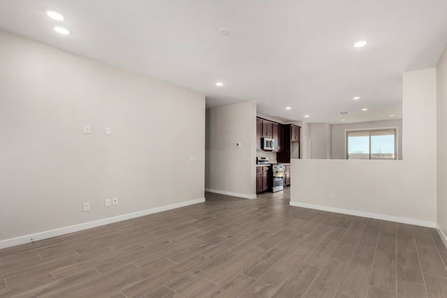 Spacious, unfurnished interior of a new home in Sunrise, Surprise (Image 6).