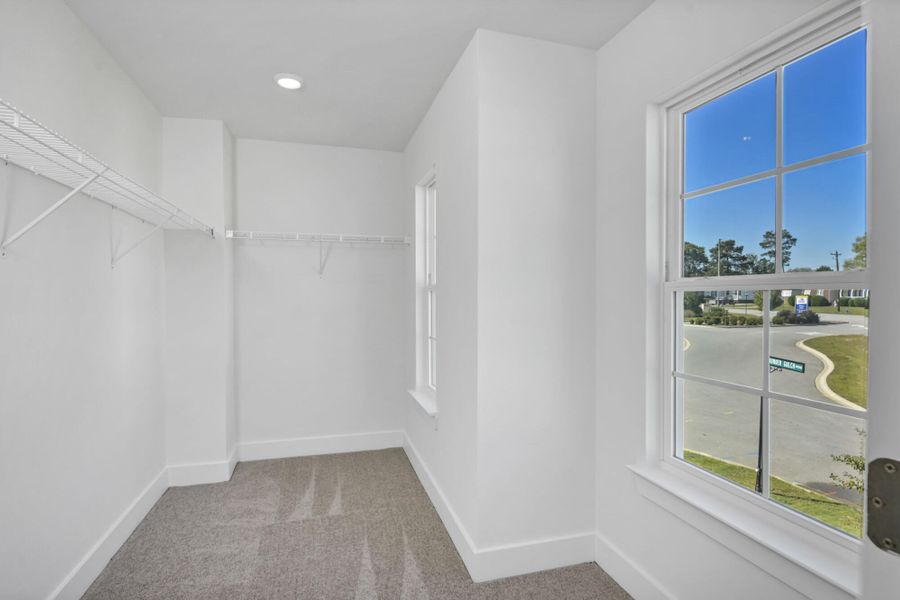 Spacious, unfurnished interior of a new home in Ashton Lakes, Lexington (Image 36).