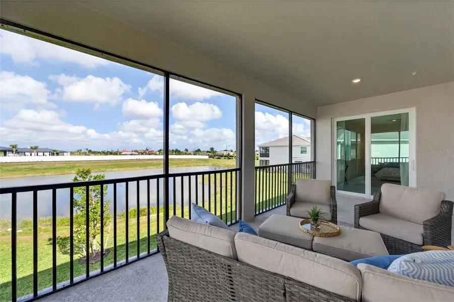 Exterior details and patio area of a home in , Venice (Image 3).