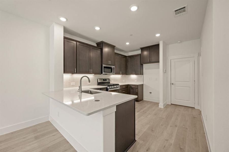 2544 Campden Mews-009