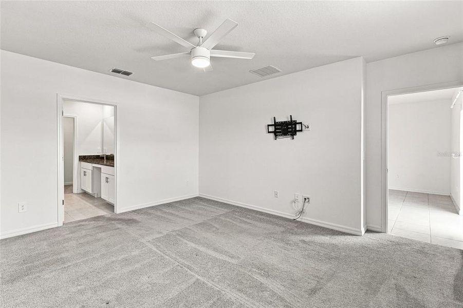 Spacious, unfurnished interior of a new home in The Isle of Avalon, Spring Hill (Image 15).