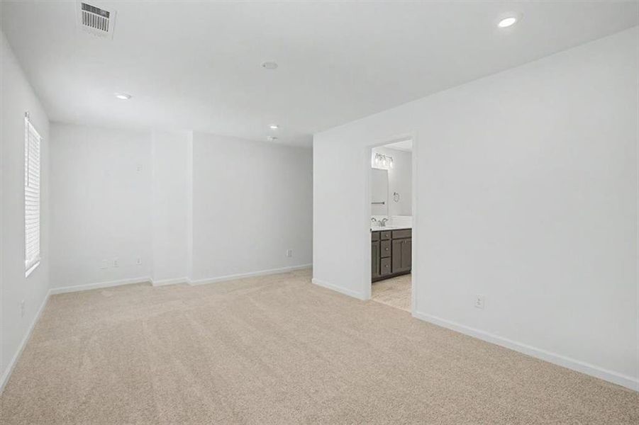 Spacious, unfurnished interior of a new home in Sawmill Creek, Mableton (Image 48).