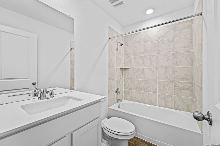 Furnished interior view inside a new home in Avenida, Converse (Image 5).