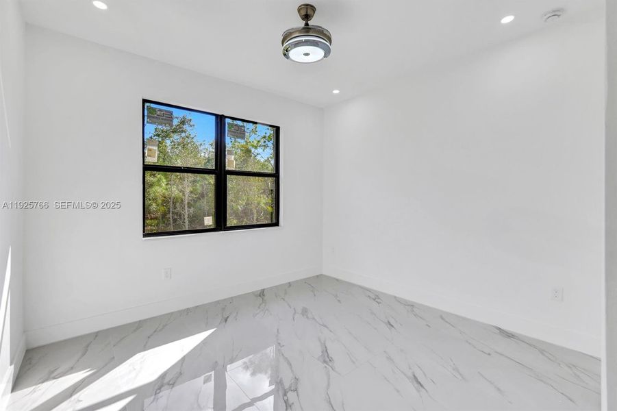 Spacious, unfurnished interior of a new home in , Lehigh Acres (Image 21).