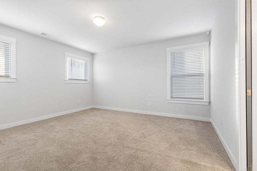 Spacious, unfurnished interior of a new home in , Summerville (Image 41).