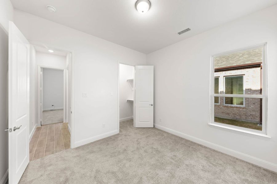 Representative unfurnished interior of a home built from the Belton by UnionMain Homes in Myrtle Creek, Waxahachie (Image 15). Representative unfurnished interior of a home built from the Belton by UnionMain Homes in Myrtle Creek, Waxahachie (Image 15).