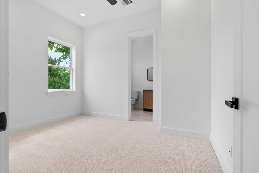 Spacious, unfurnished interior of a new home in , Houston (Image 22).