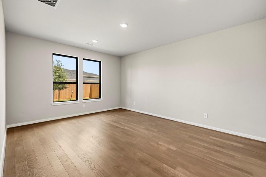 Gorgeous hardwood throughout the downstairs and in this spacious main bedroom! Gorgeous hardwood throughout the downstairs and in this spacious main bedroom!