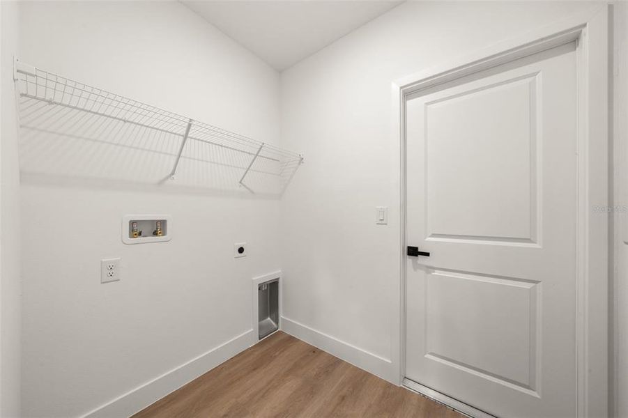 Spacious, unfurnished interior of a new home in , Sebring (Image 19).