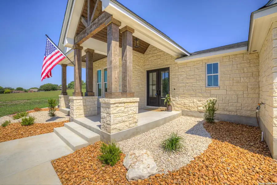 Exterior details and patio area of a home in , Seguin (Image 36).