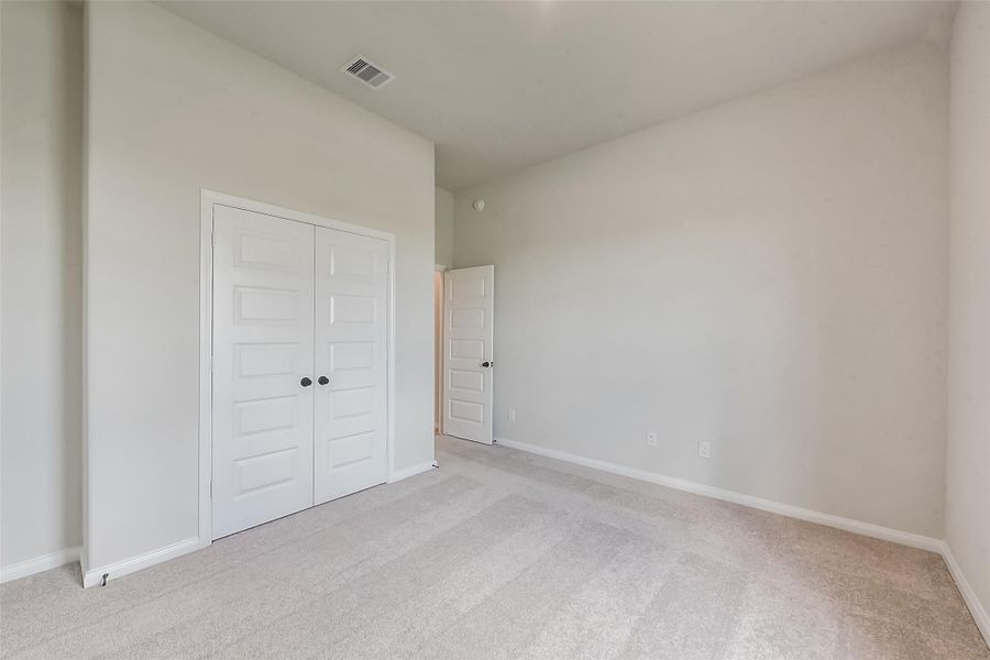 Spacious, unfurnished interior of a new home in River Ranch Meadows, Dayton (Image 20).