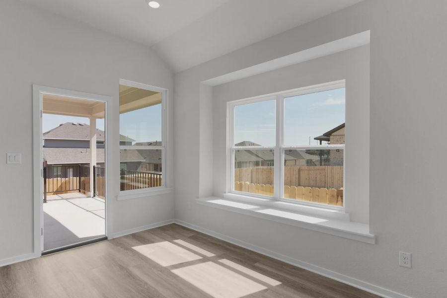 Spacious, unfurnished interior of a new home in Nolina, Georgetown (Image 18).