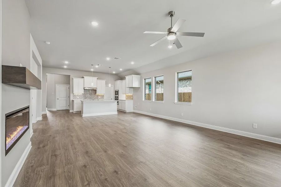 Spacious, unfurnished interior of a new home in Summer Crest, Fort Worth (Image 21).