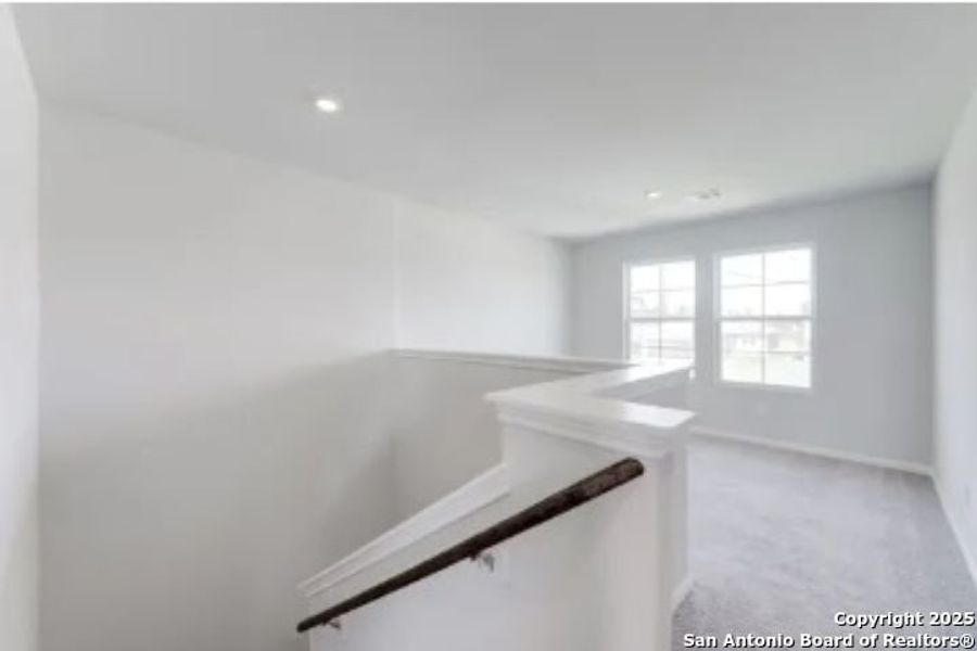 Spacious, unfurnished interior of a new home in Las Colinas, Kenedy (Image 16).