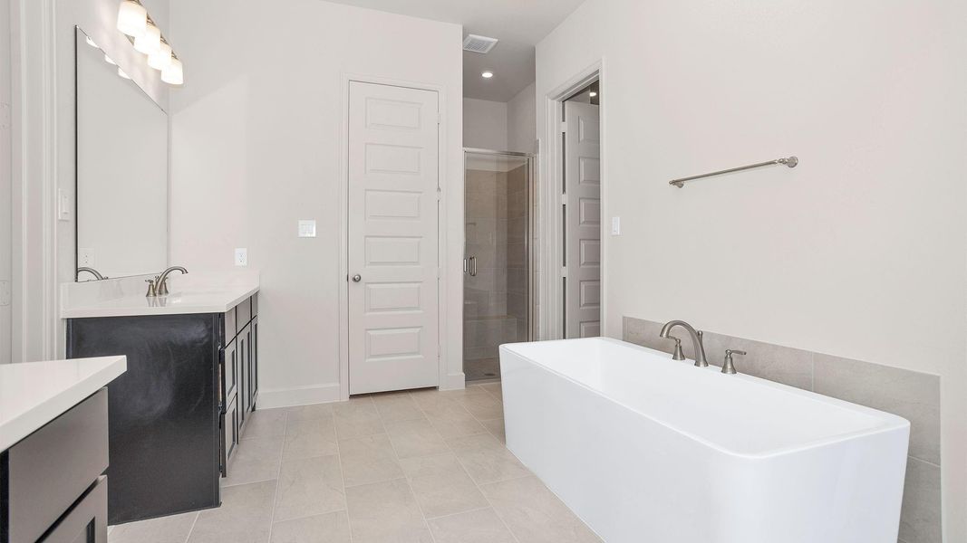 Furnished interior view inside a new home in Candela, Richmond (Image 6).