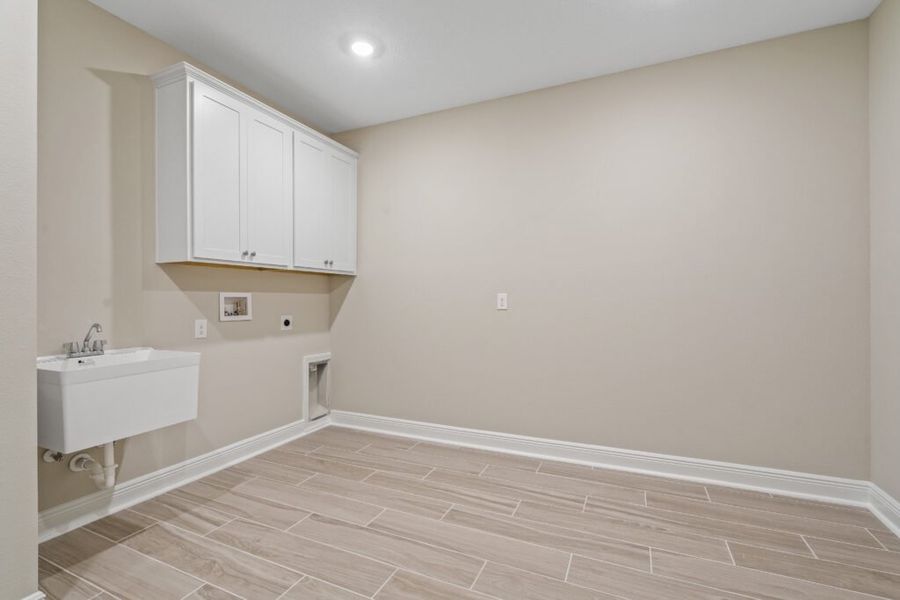 Spacious, unfurnished interior of a new home in Lake Merial, Panama City (Image 29). Spacious, unfurnished interior of a new home in Lake Merial, Panama City (Image 29).