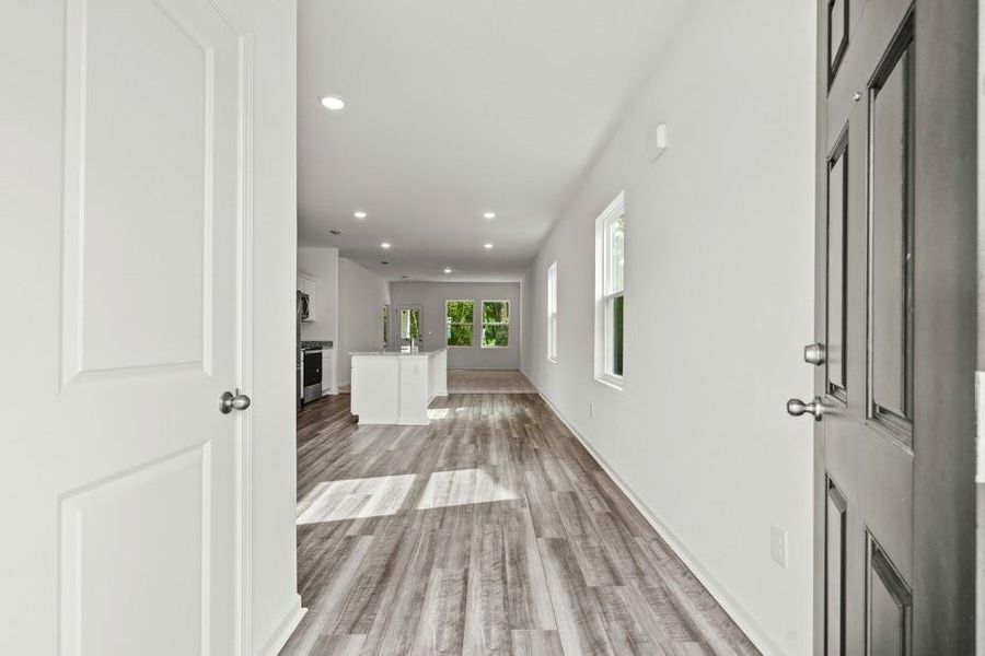 Spacious, unfurnished interior of a new home in Cedar Pointe, Crosby (Image 14).